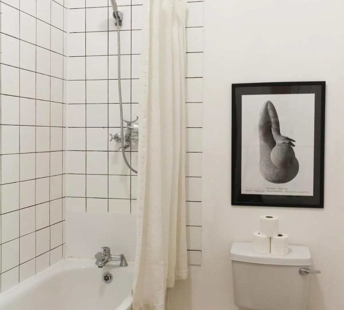 Bright & Spacious 2Br Flat, Great Transport Links London 0*,  United Kingdom