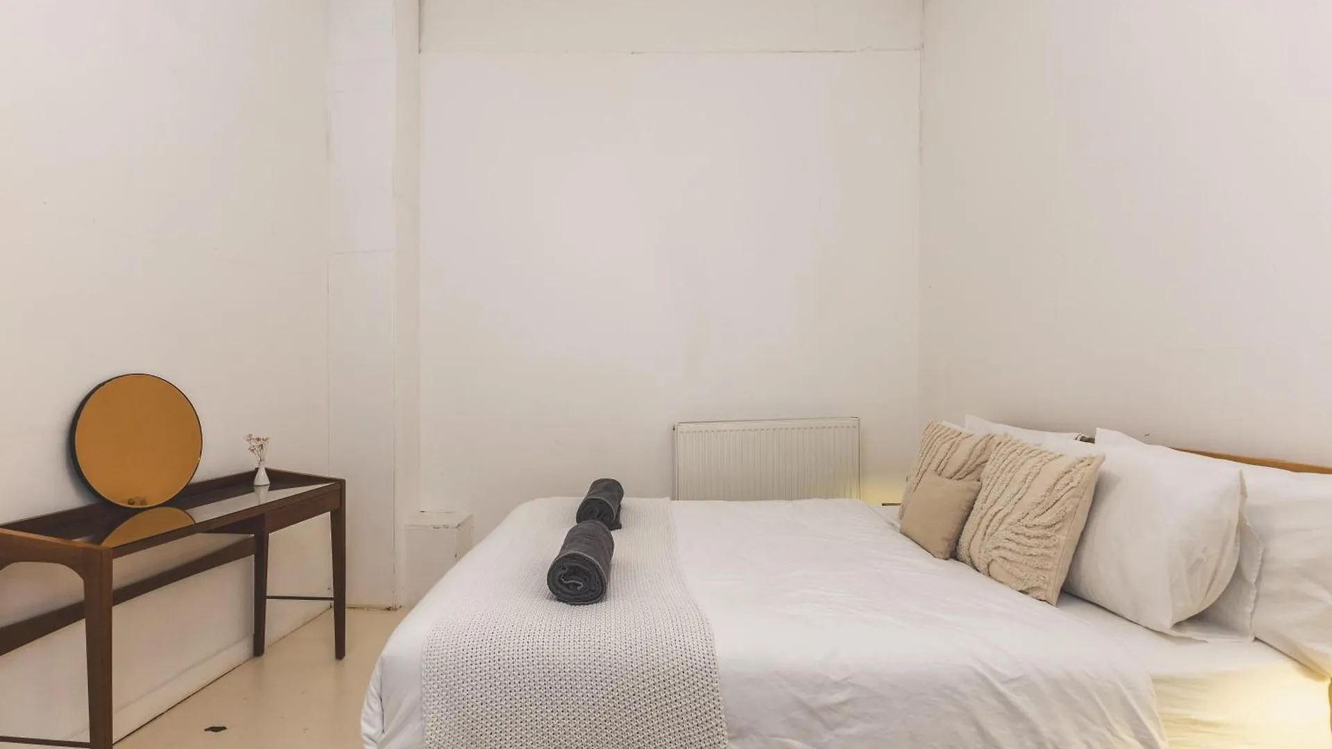 아파트 Bright & Spacious 2Br Flat, Great Transport Links 런던