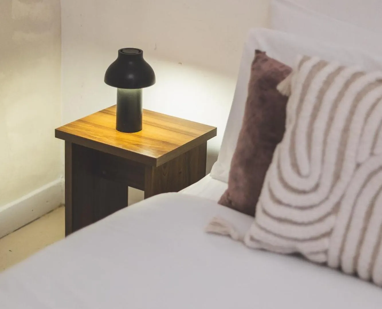 Bright & Spacious 2Br Flat, Great Transport Links 런던 영국