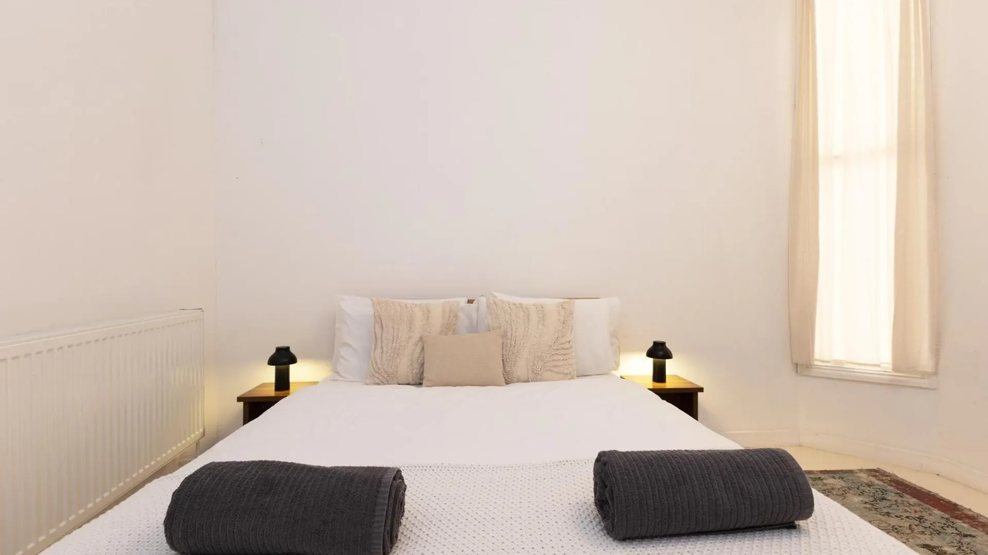 Bright & Spacious 2Br Flat, Great Transport Links 런던