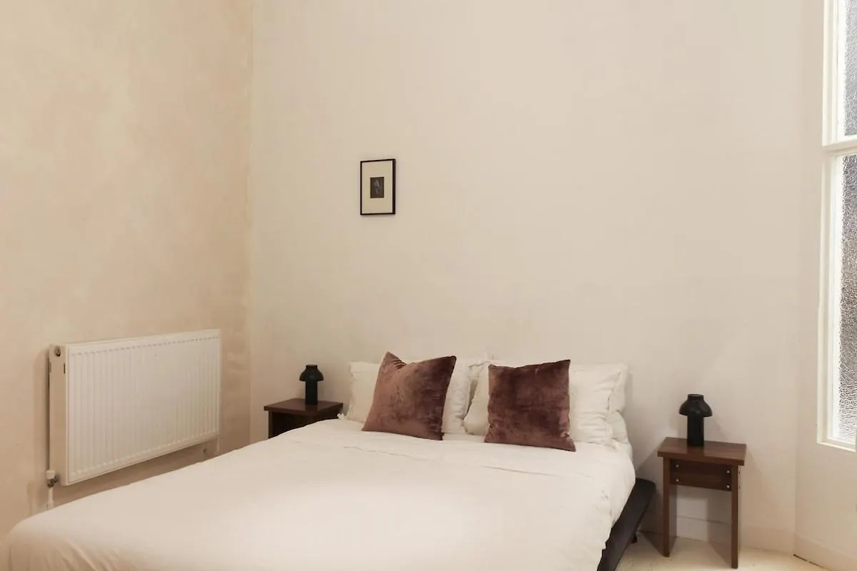 Bright & Spacious 2Br Flat, Great Transport Links London